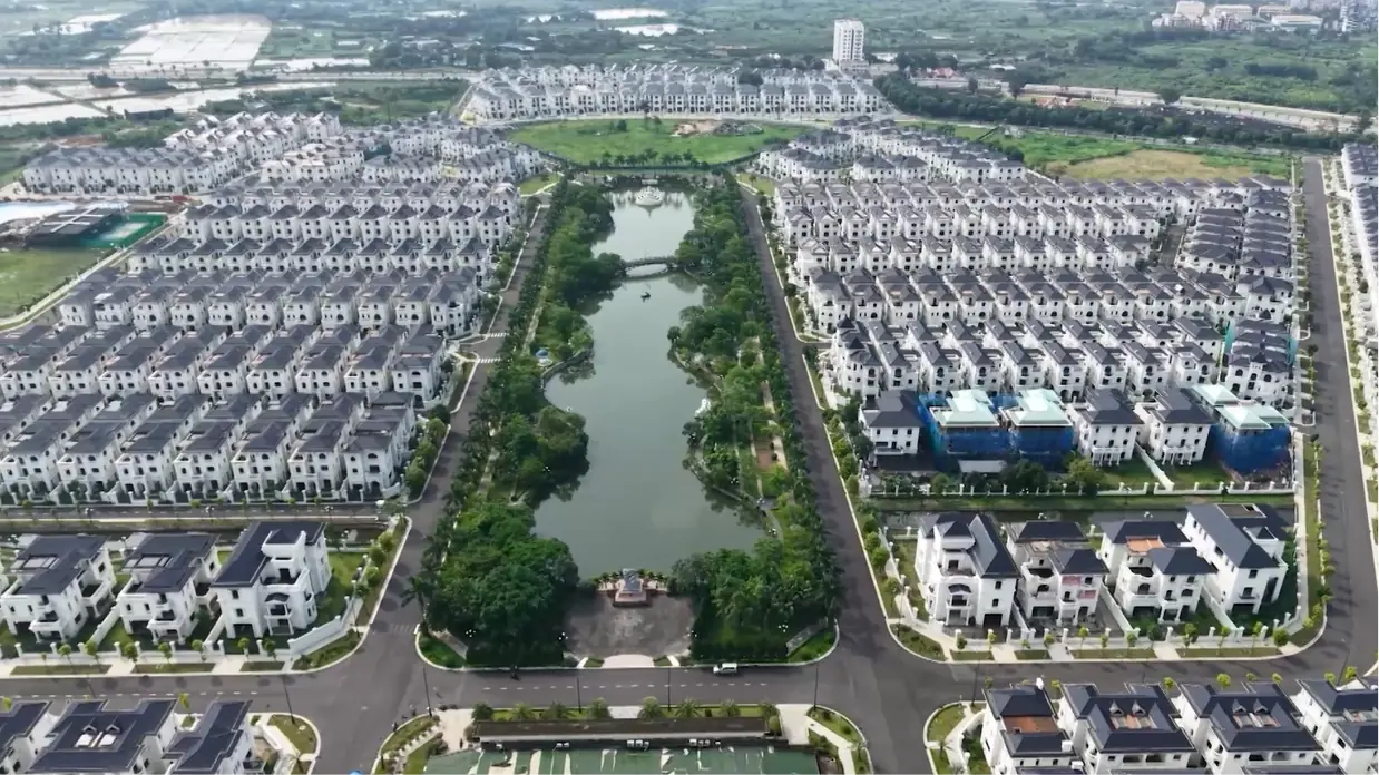 Kiểm soát giá BĐS bằng cách siết vay hay đánh thuế?